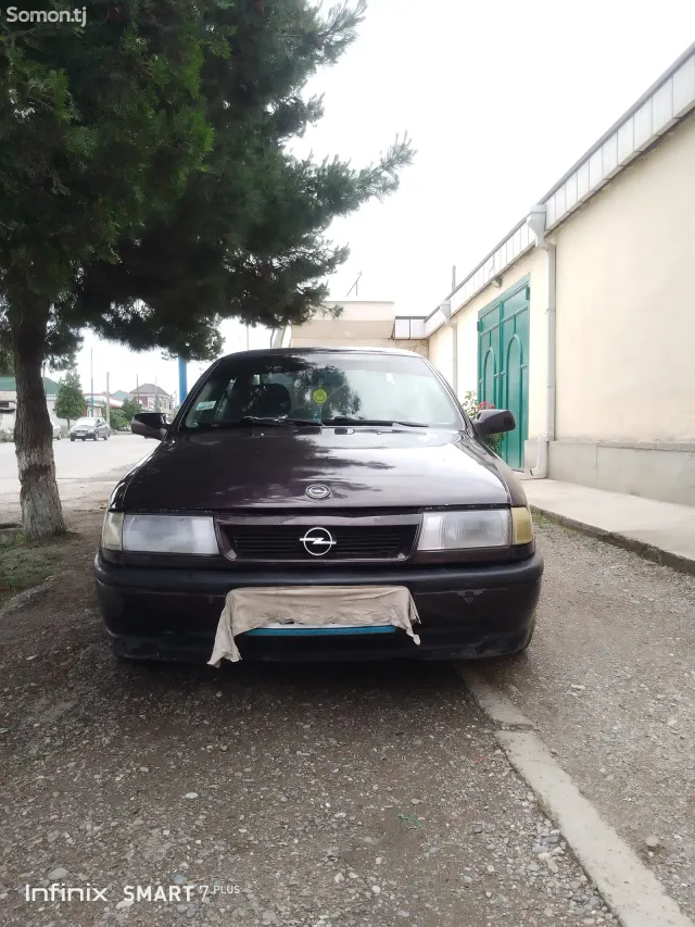 Opel Vectra A 1991 · 1.6 MT