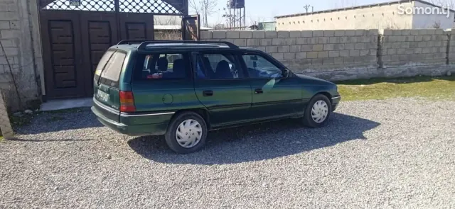 Opel Astra F 1996 · 1.6 MT