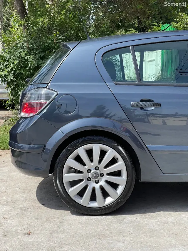 Opel Astra H 2007 · 1.6 MT