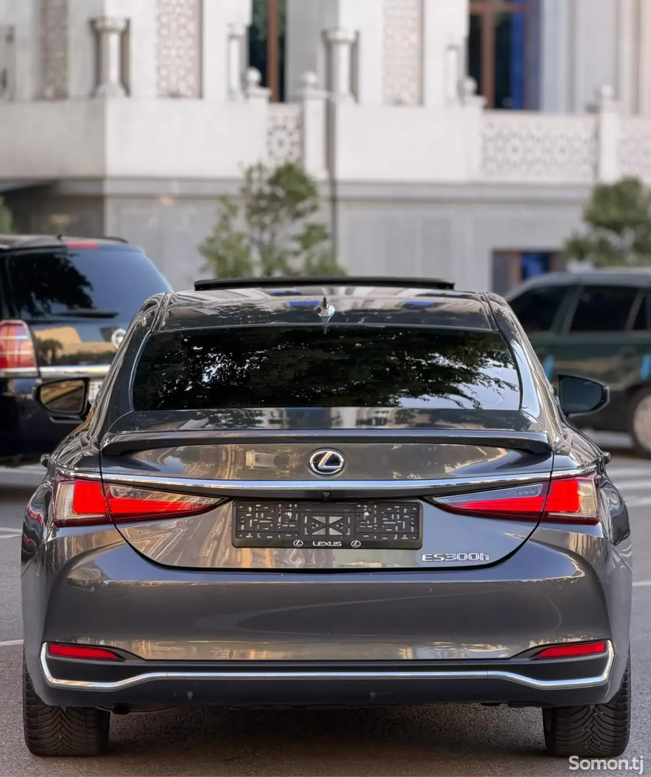 Lexus ES series 2022 · 2.5 AT