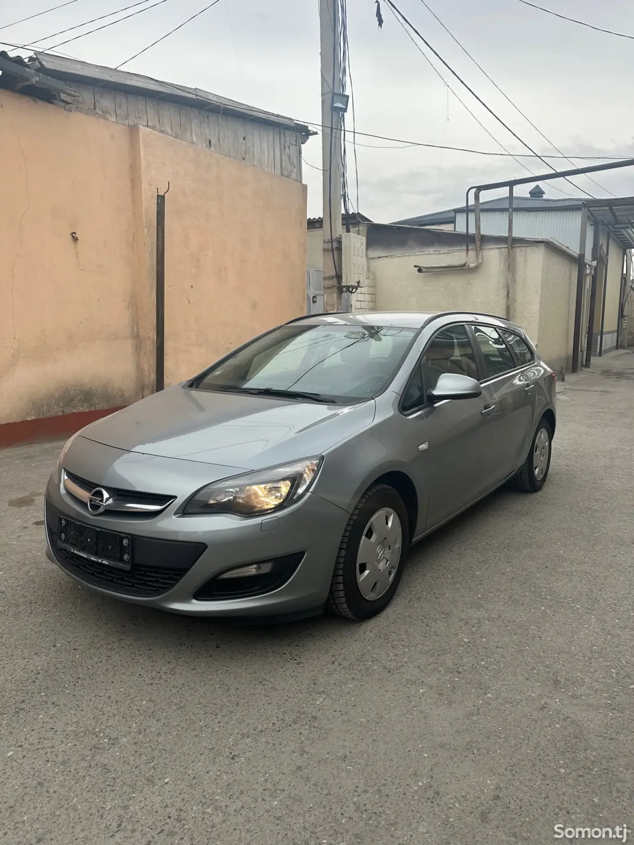 Opel Astra J 2014 · 1.4 MT