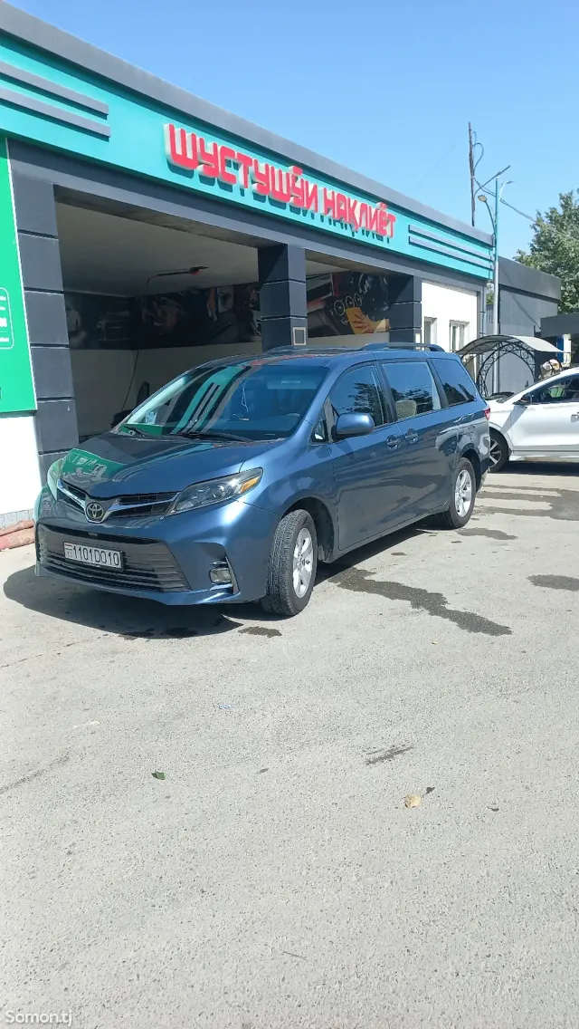 Toyota Sienna 2014 · 3.5 AT