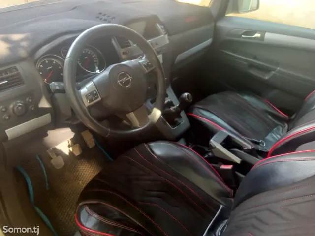 Opel Zafira 2006 · 1.6 MT