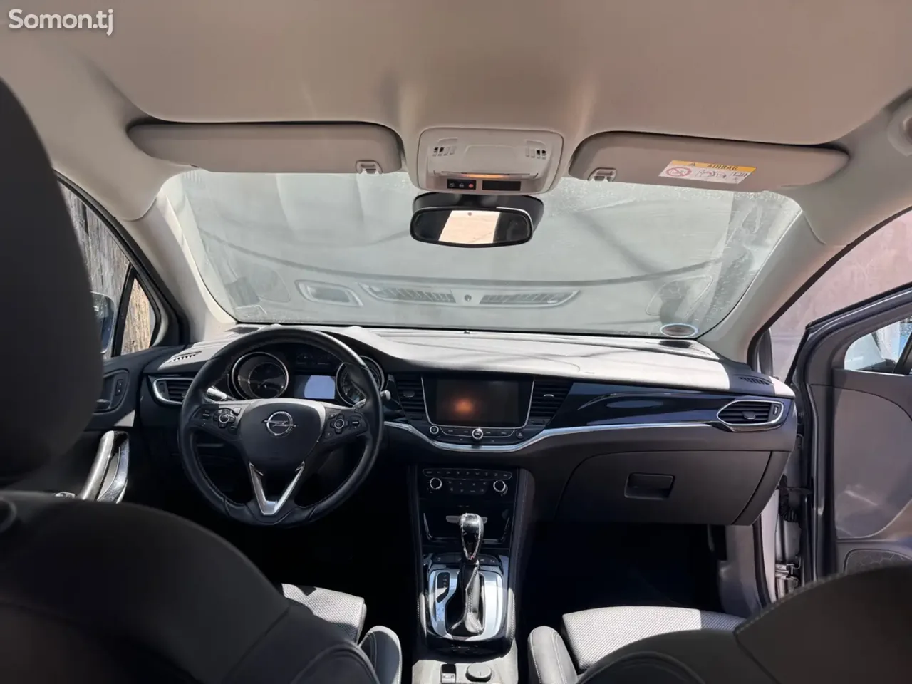 Opel Astra K 2017 · 1.4 AT
