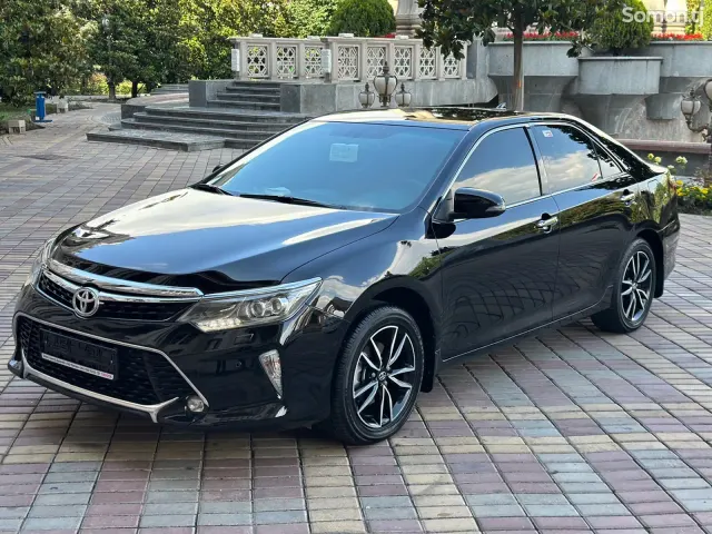 Toyota Camry 2017 · 2.5 AT