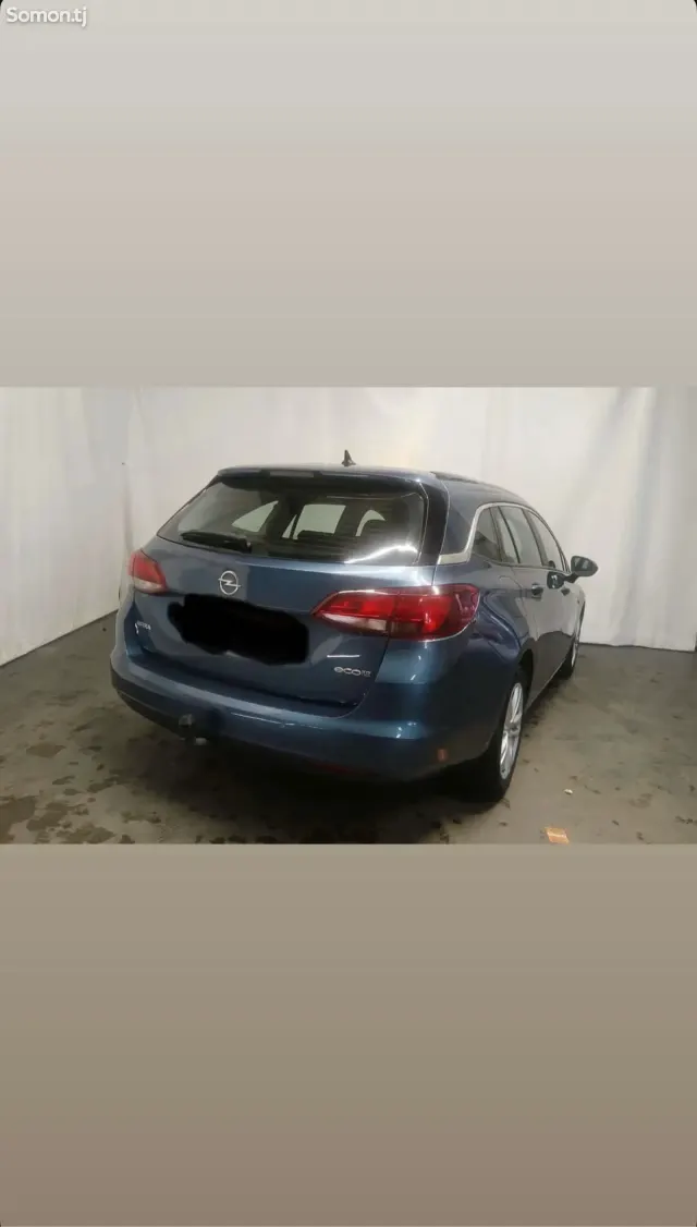 Opel Astra K 2017 · 1.0 MT
