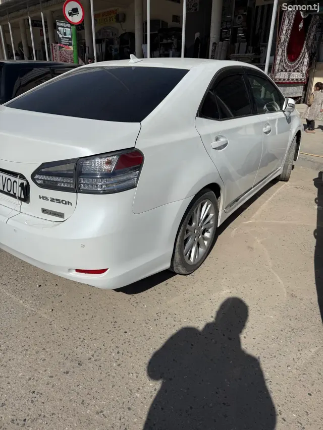 Lexus HS series 2010 · 2.4 AT