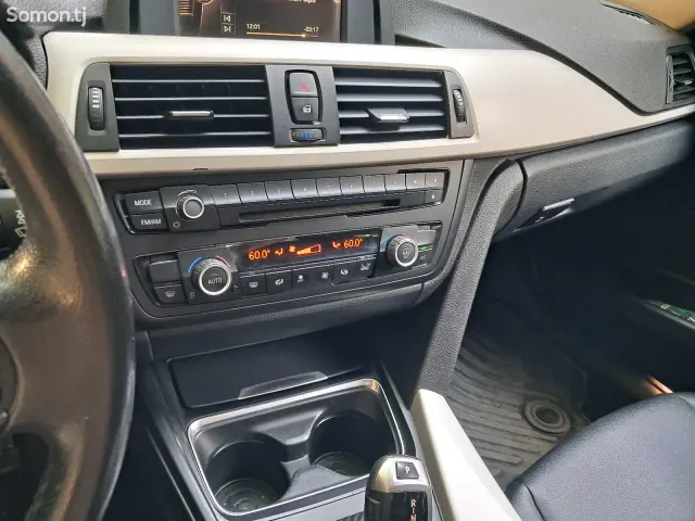 BMW 3 series 2015 · 2.0 AT