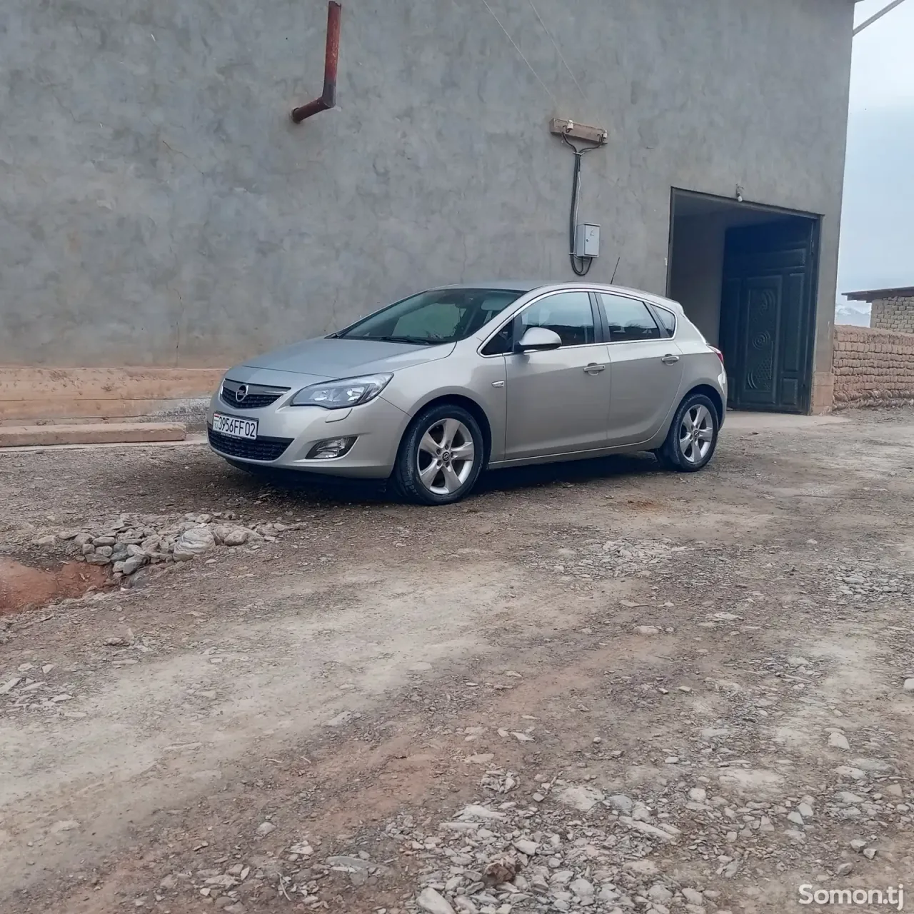 Opel Astra J 2010 · 1.6 AT