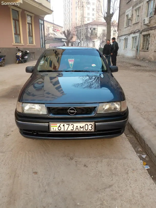 Opel Vectra A 1995 · 1.6 MT