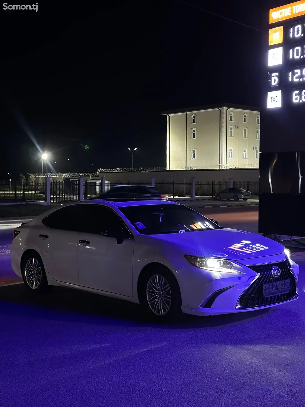 Lexus ES series 2013 · 3.5 AT