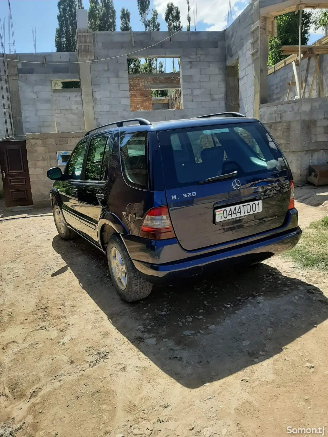 Mercedes-Benz ML class 2000 · 2.4 AT