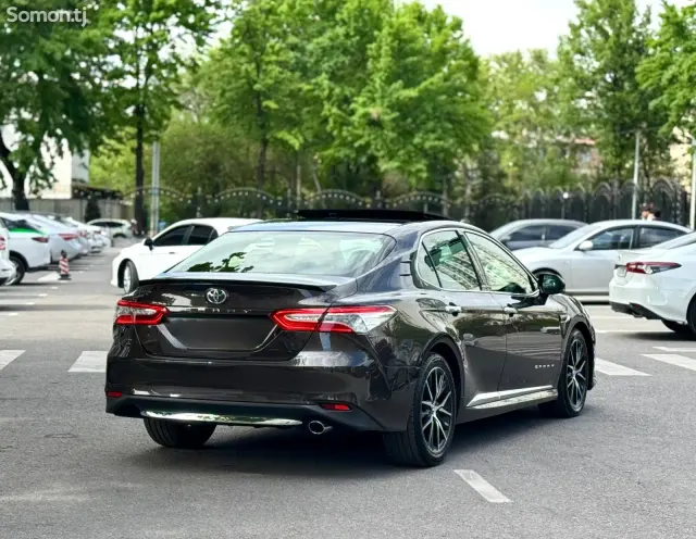 Toyota Camry 2018 · 2.5 AT