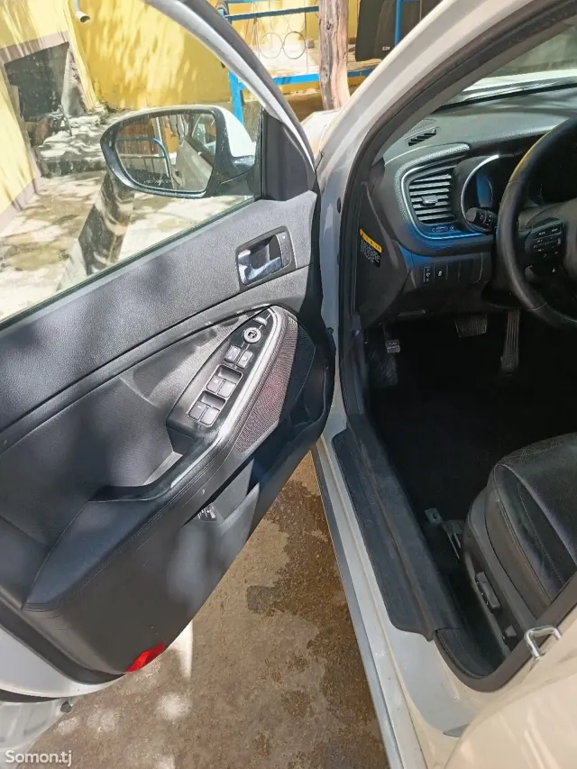 Kia K5 2014 · 2.0 AT