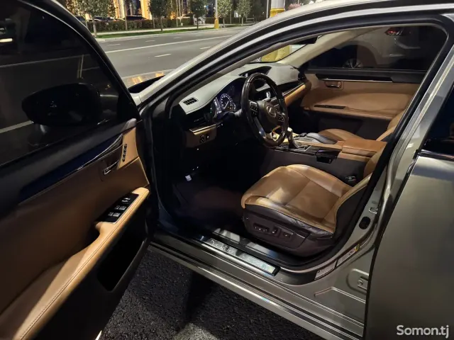 Lexus ES series 2017 · 2.5 AT