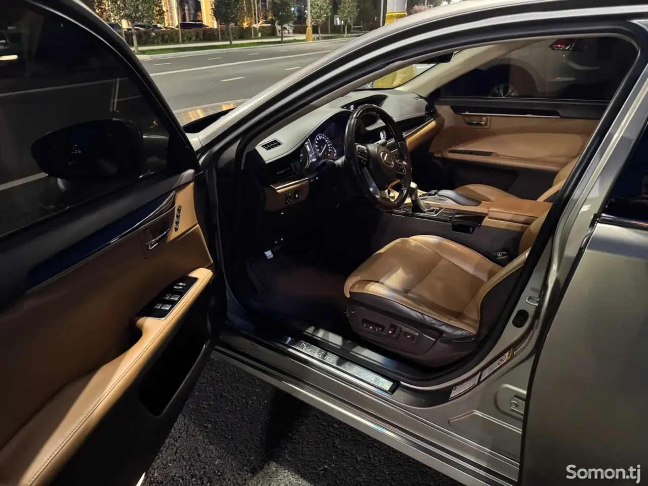 Lexus ES series 2017 · 2.5 AT