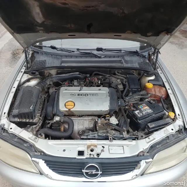 Opel Vectra B 2000 · 1.6 MT