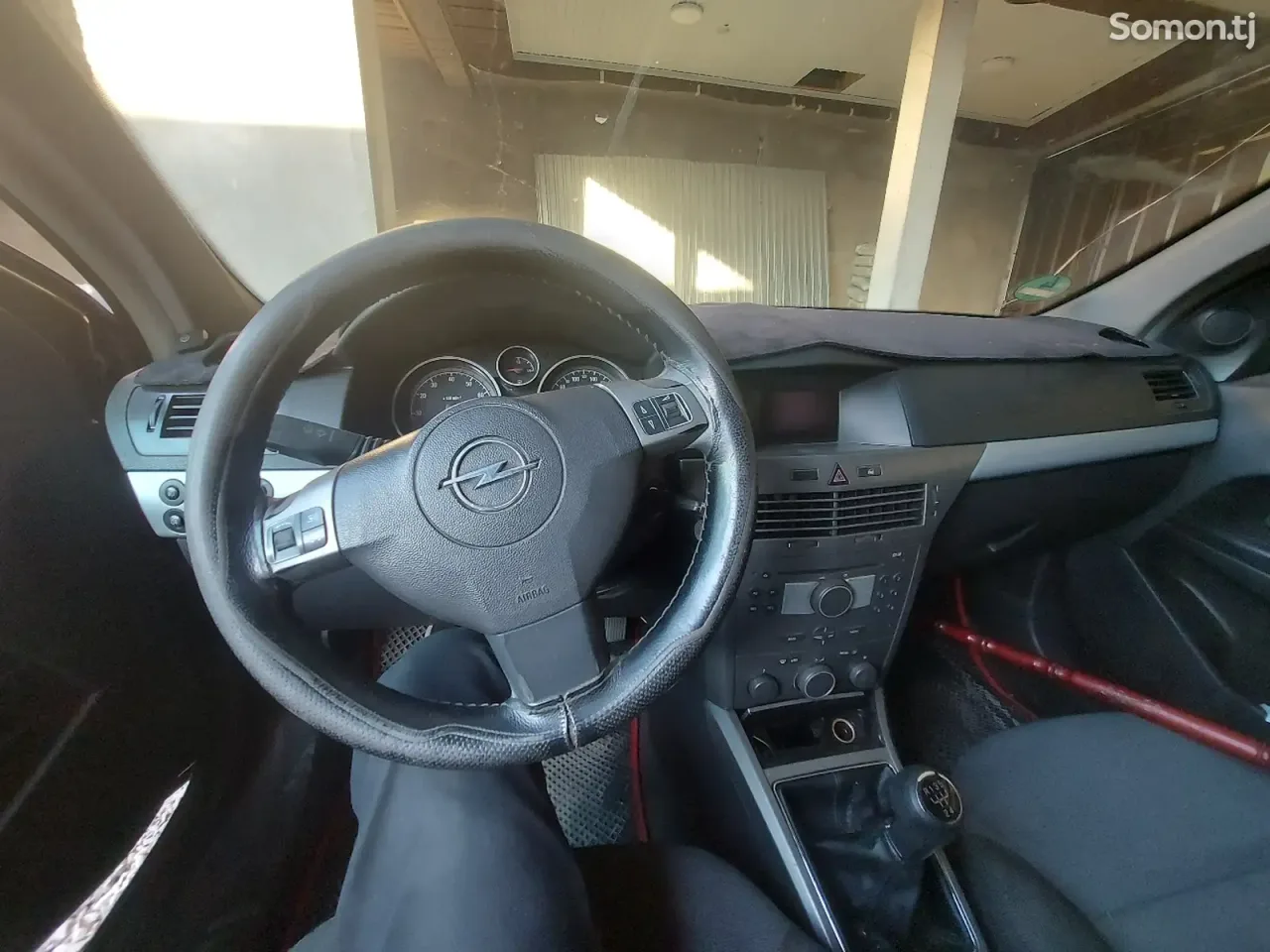 Opel Astra H 2004 · 1.6 MT