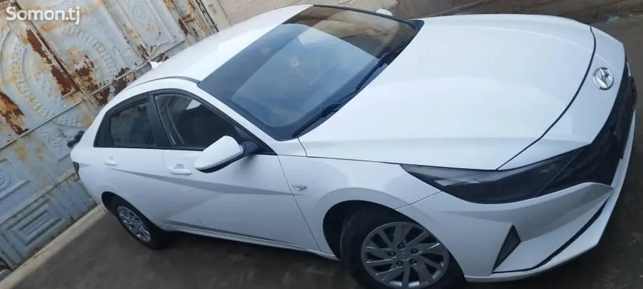 Hyundai Elantra 2022 · 1.6 AT