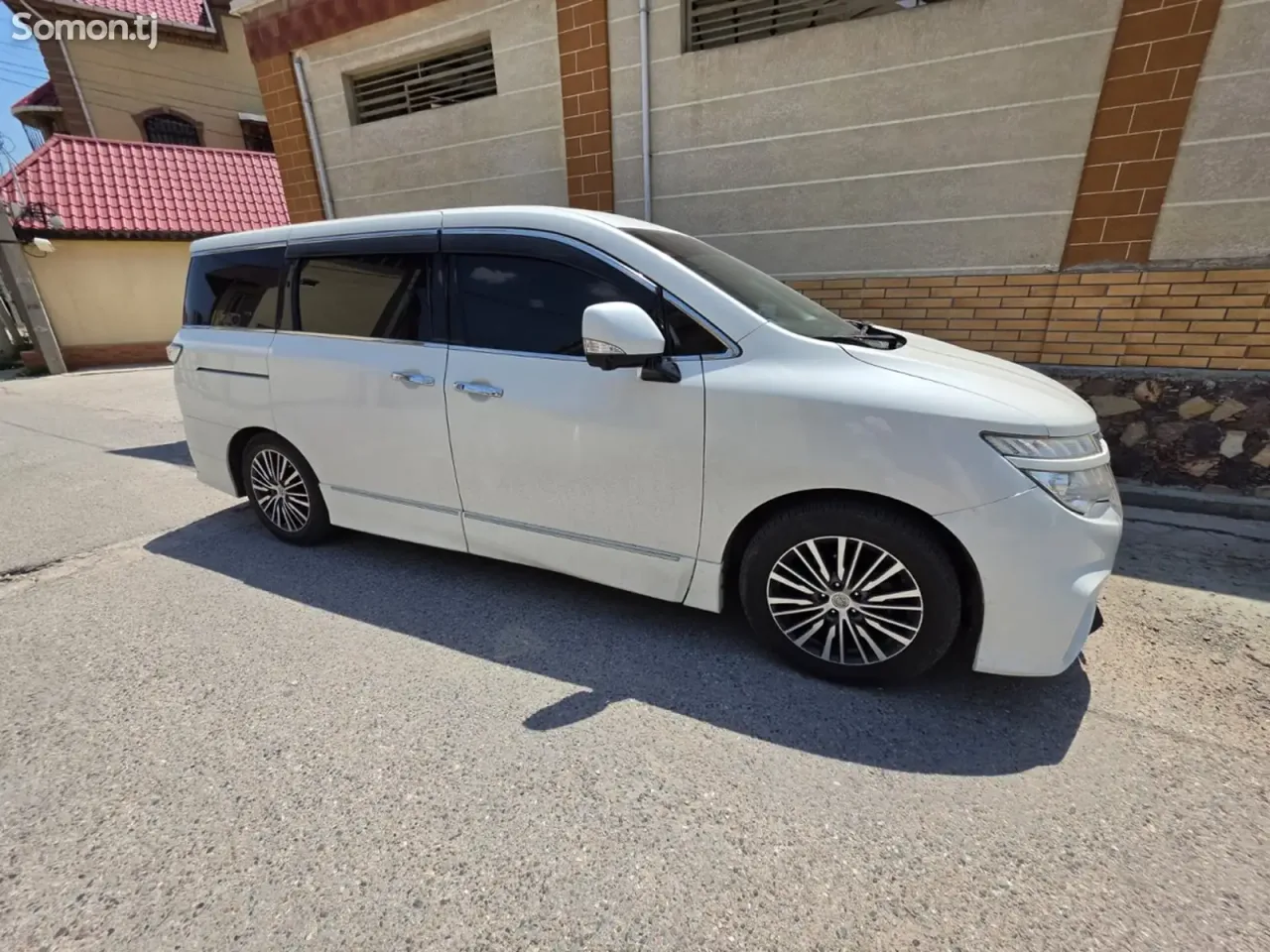 Nissan Elgrand 2014 · 2.5 AT