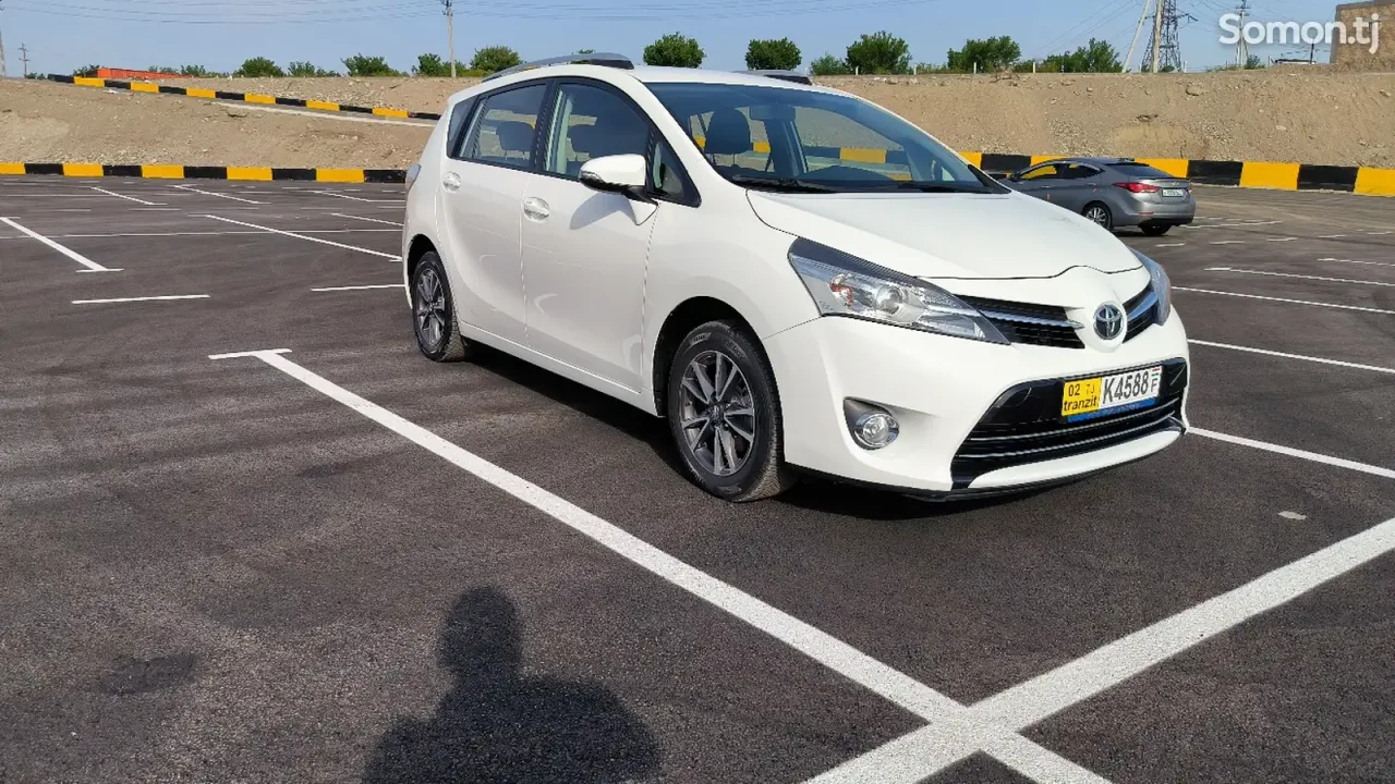 Toyota Verso 2014 · 1.8 MT