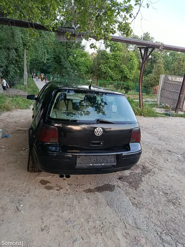 Volkswagen Golf 1999 · 1.6 AT
