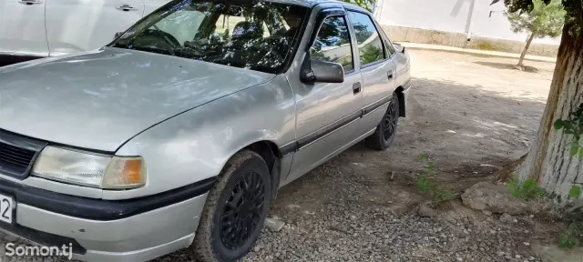 Opel Vectra A 1993 · 1.6 MT
