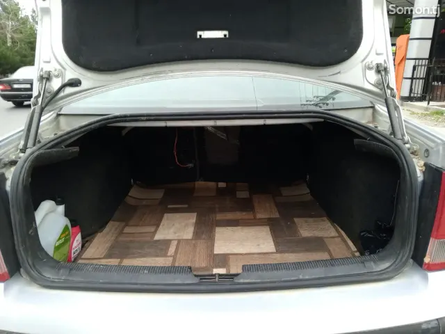 Volkswagen Passat 1997 · 1.6 MT