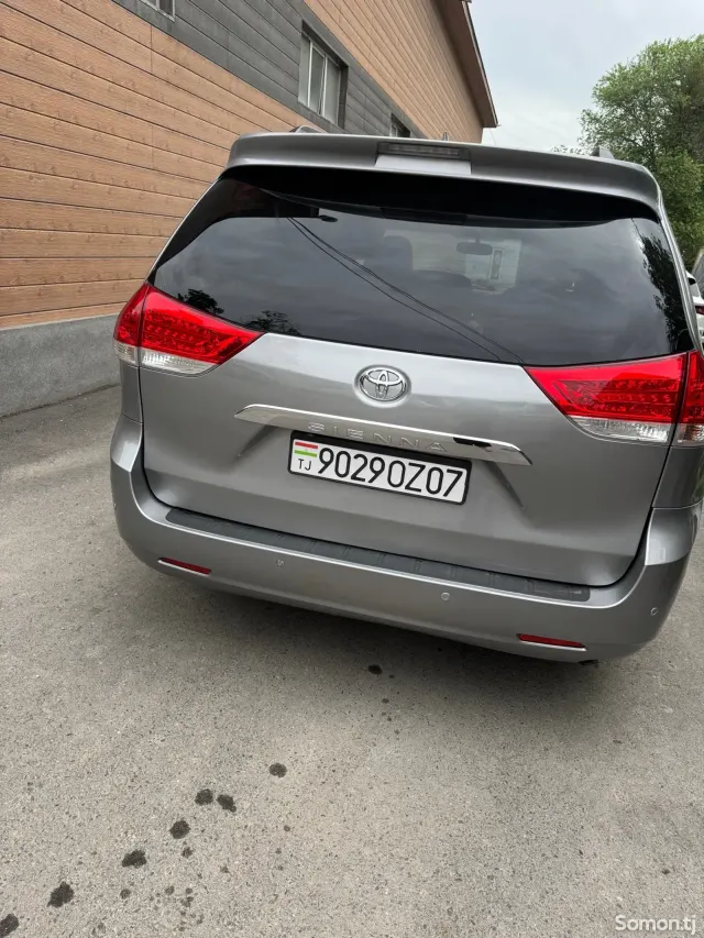 Toyota Sienna 2014 · 3.5 AT