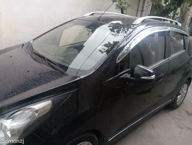 Chevrolet Spark 2015 · 1.0 AT