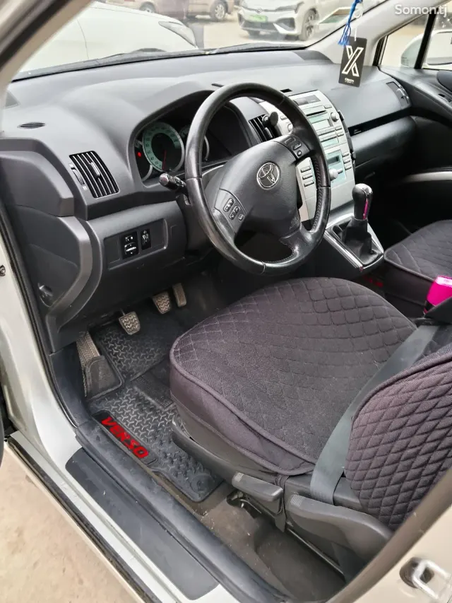 Toyota Corolla Verso 2006 · 1.8 MT
