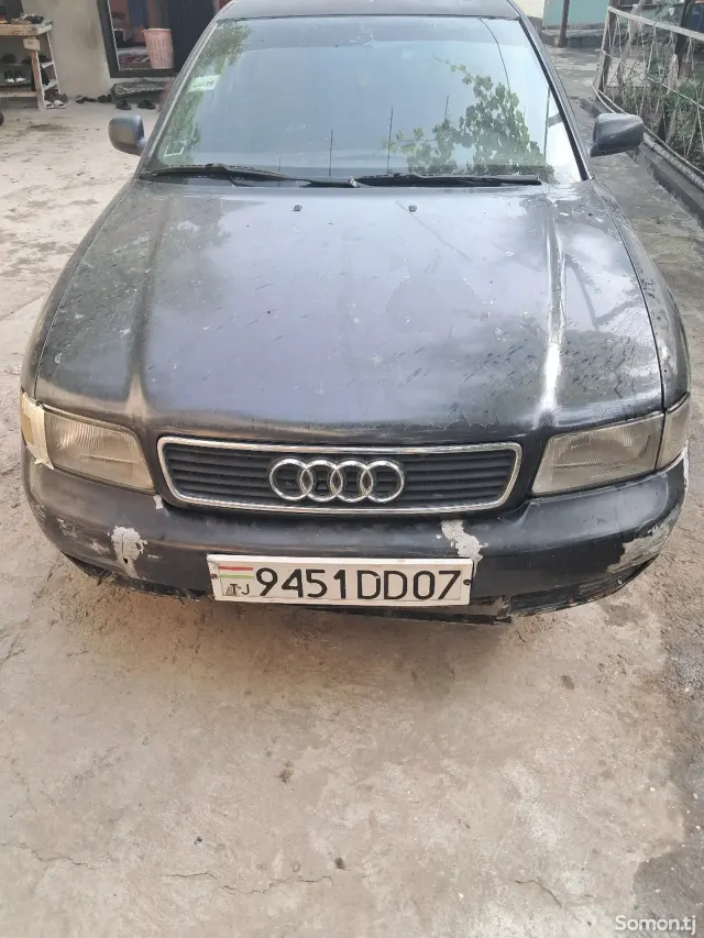 Audi A4 1995 · 1.8 MT