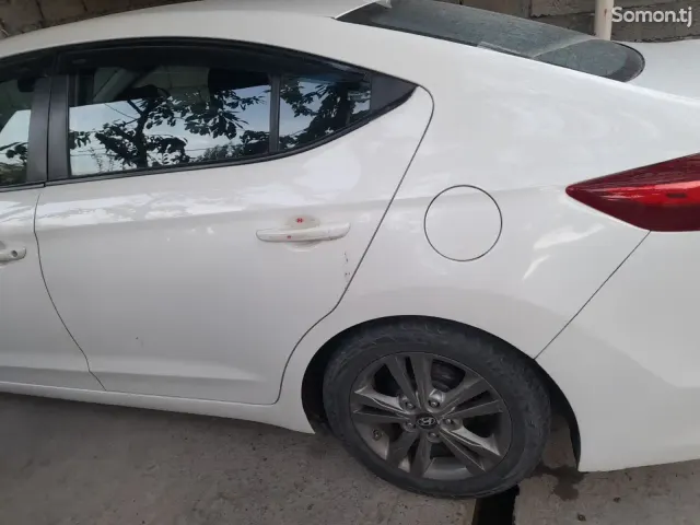 Hyundai Elantra 2017 · 2.0 AT