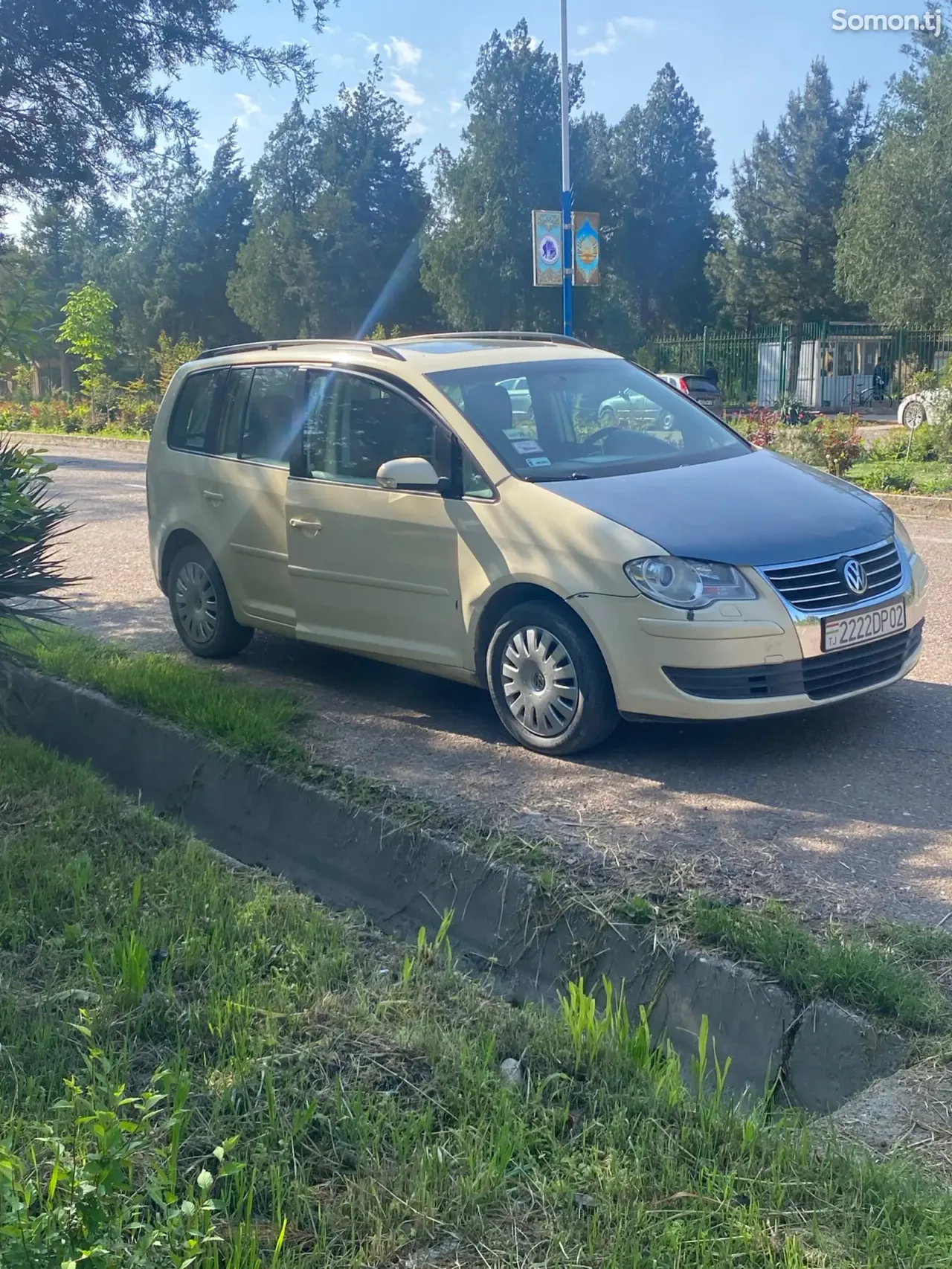 Volkswagen Touran 2010 · 1.9 AT