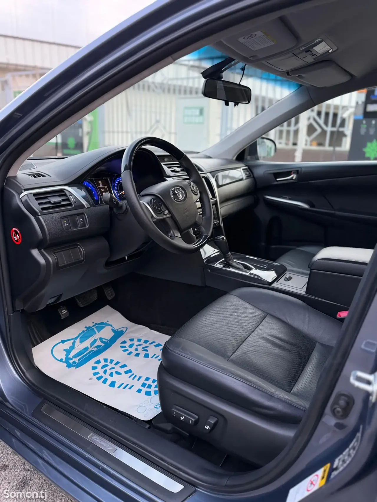 Toyota Camry 2015 · 2.0 AT