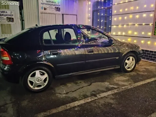 Opel Astra G 1999 · 1.6 MT