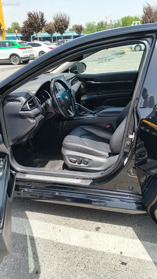 Toyota Camry 2021 · 2.5 AT