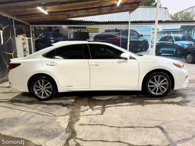 Lexus ES series 2017 · 3.0 AT