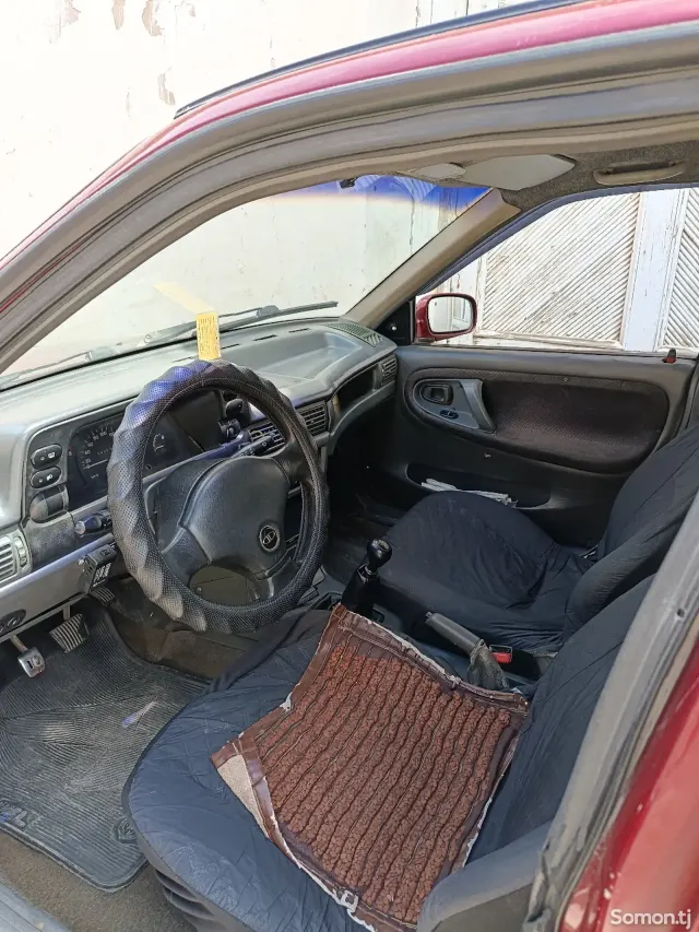 Daewoo Nexia 1995 · 1.6 MT