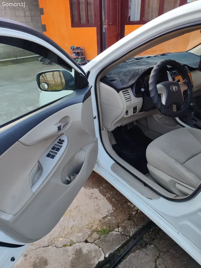Toyota Corolla 2013 · 1.8 AT