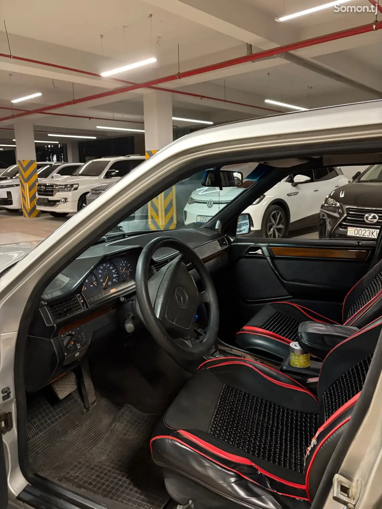 Mercedes-Benz W124 1995 · 2.5 AT