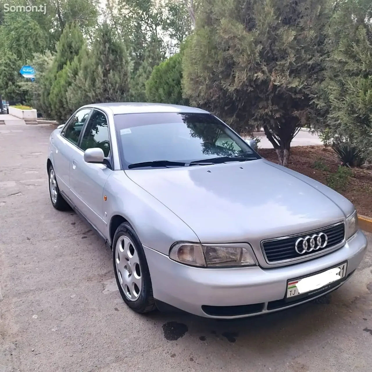 Audi A4 1998 · 1.8 MT