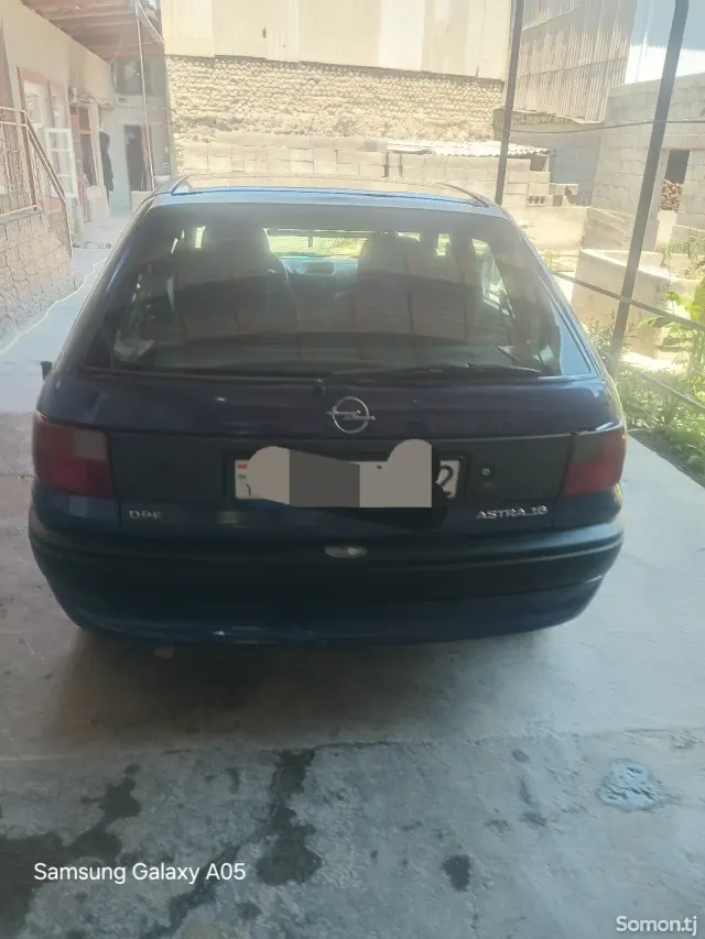 Opel Astra F 1996 · 1.6 MT