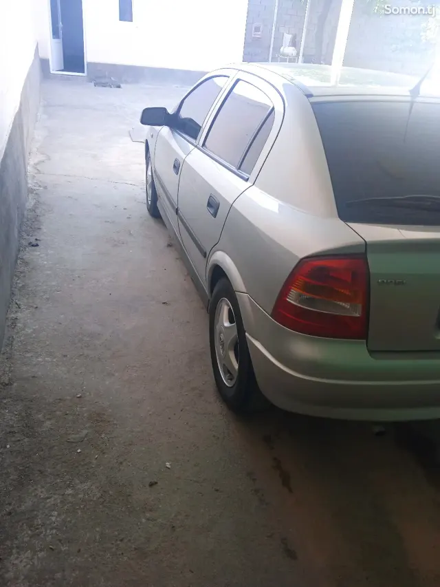 Opel Astra G 1999 · 1.6 MT