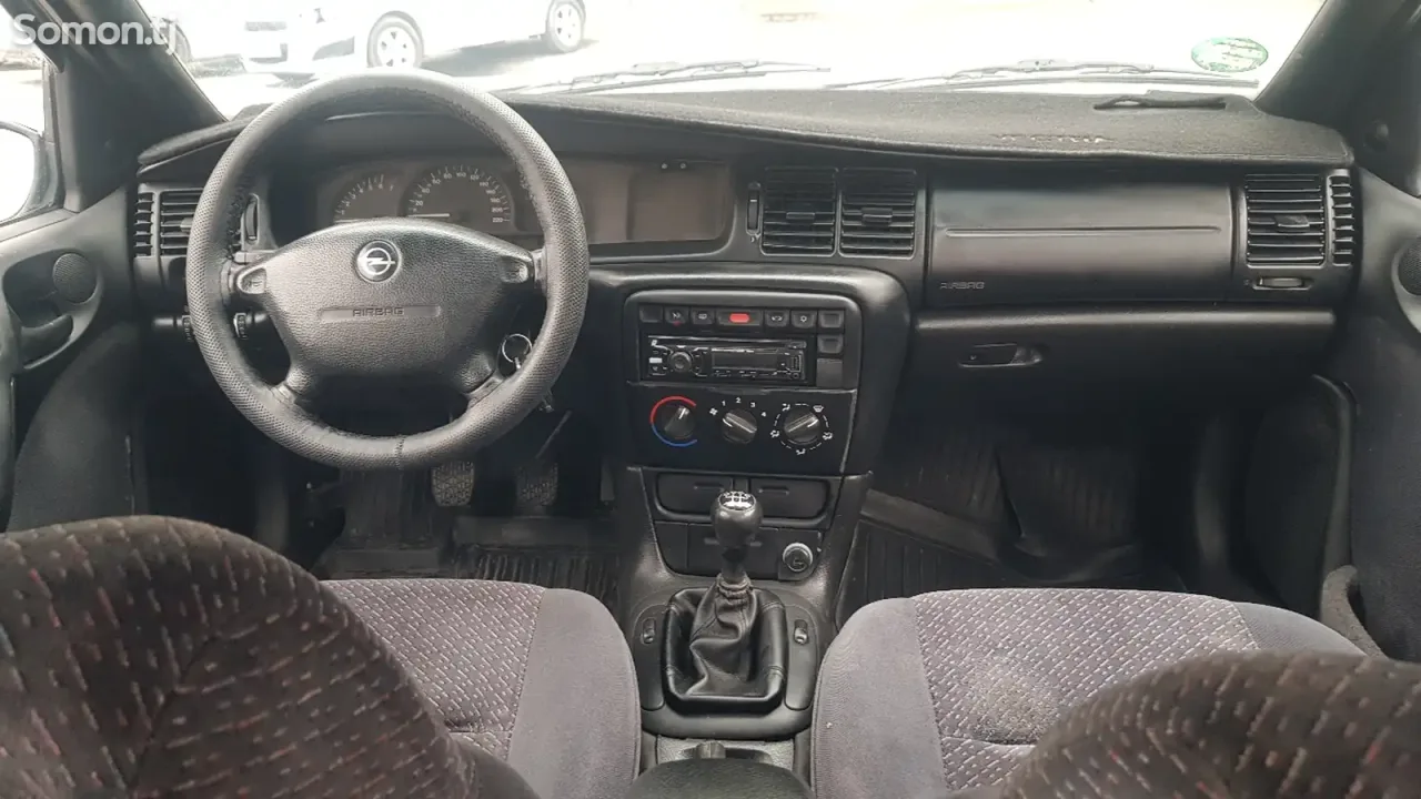 Opel Vectra B 1996 · 1.6 MT