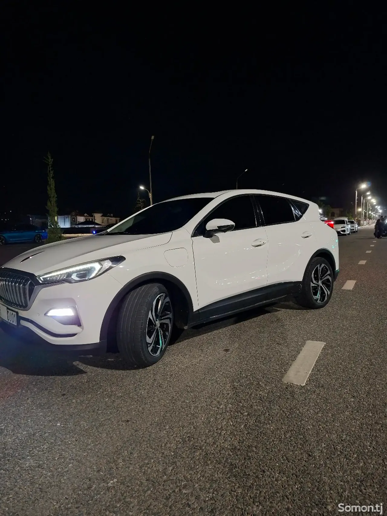 Hongqi E-HS3 2020 · AT