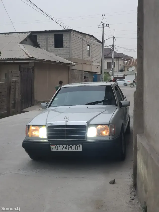 Mercedes-Benz W124 1993 · 2.0 MT