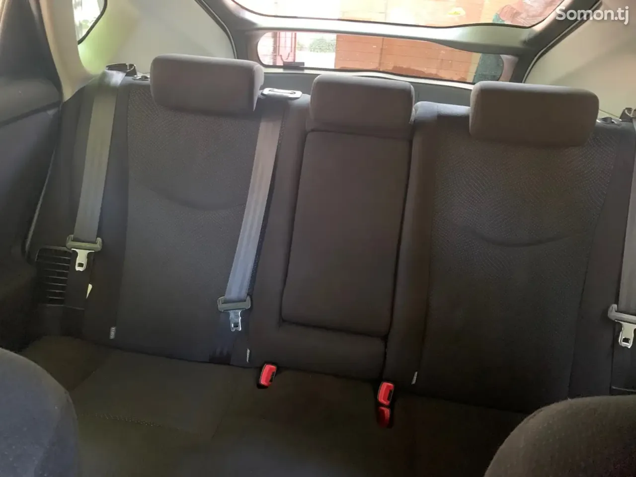 Toyota Prius 2014 · 1.8 AT
