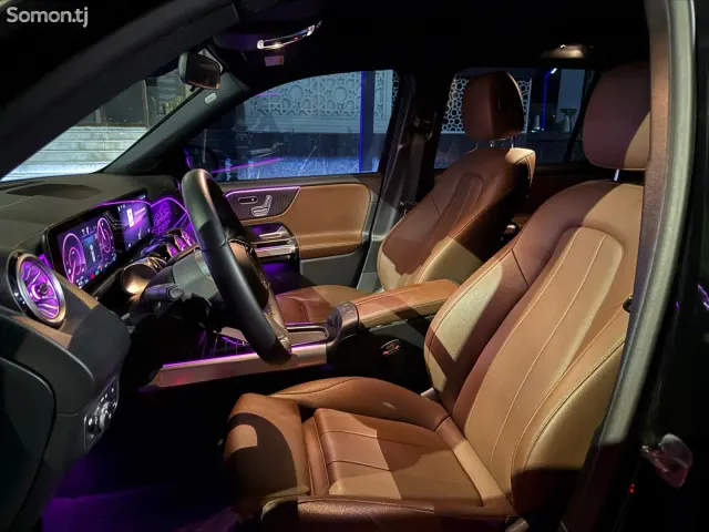 Mercedes-Benz EQB 2025 · AT