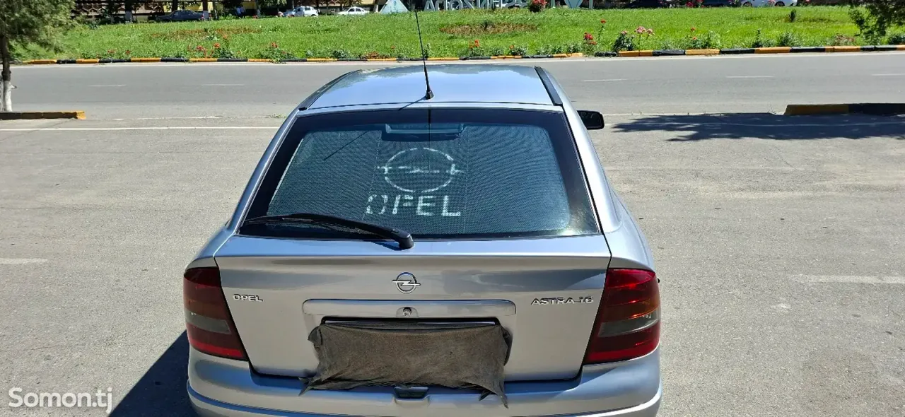 Opel Astra G 2001 · 1.6 MT